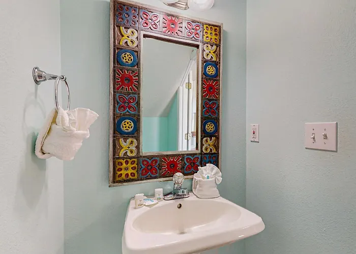 Family-friendly W Gulf Views A Full Kitchen & Spacious Living Area