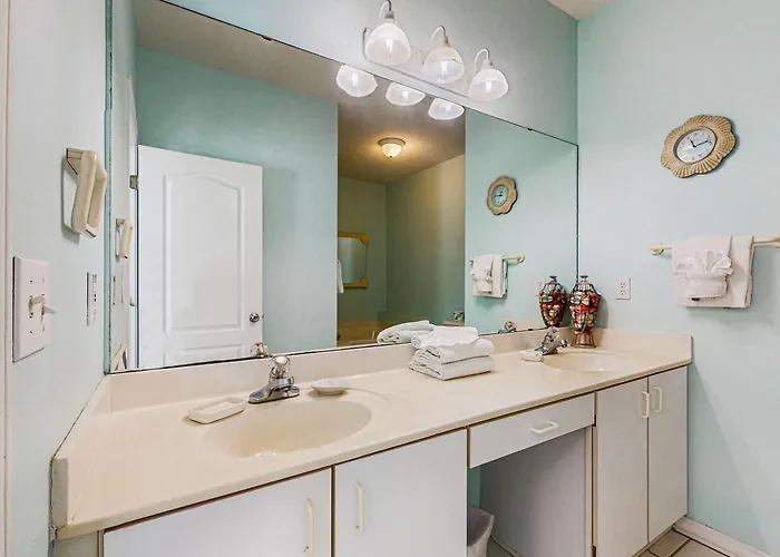 Family-friendly W Gulf Views A Full Kitchen & Spacious Living Area Holiday home Gulf Shores