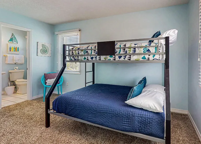 Family-friendly W Gulf Views A Full Kitchen & Spacious Living Area