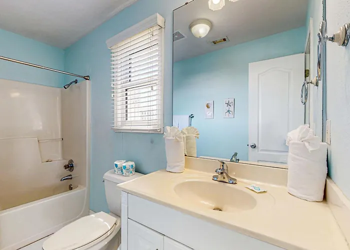 Family-friendly W Gulf Views A Full Kitchen & Spacious Living Area Holiday home