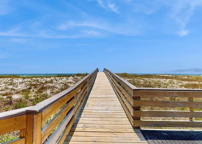 Family-friendly W Gulf Views A Full Kitchen & Spacious Living Area Gulf Shores