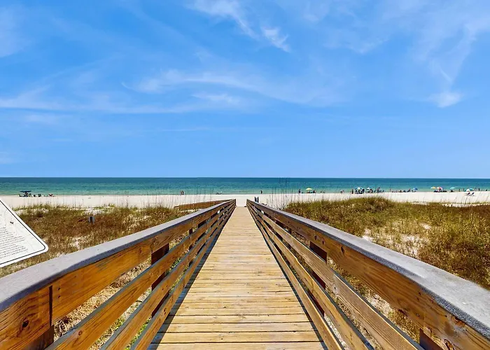 Family-friendly W Gulf Views A Full Kitchen & Spacious Living Area Holiday home Gulf Shores